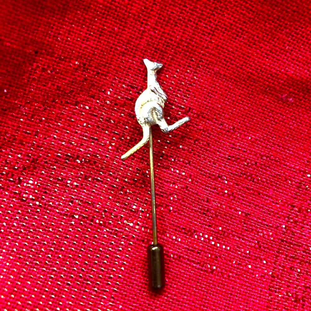 Gold tone Kangaroo Vintage Pin